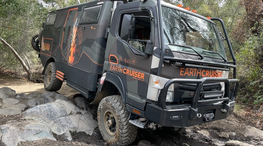 EarthCruiser EXP rock crawling